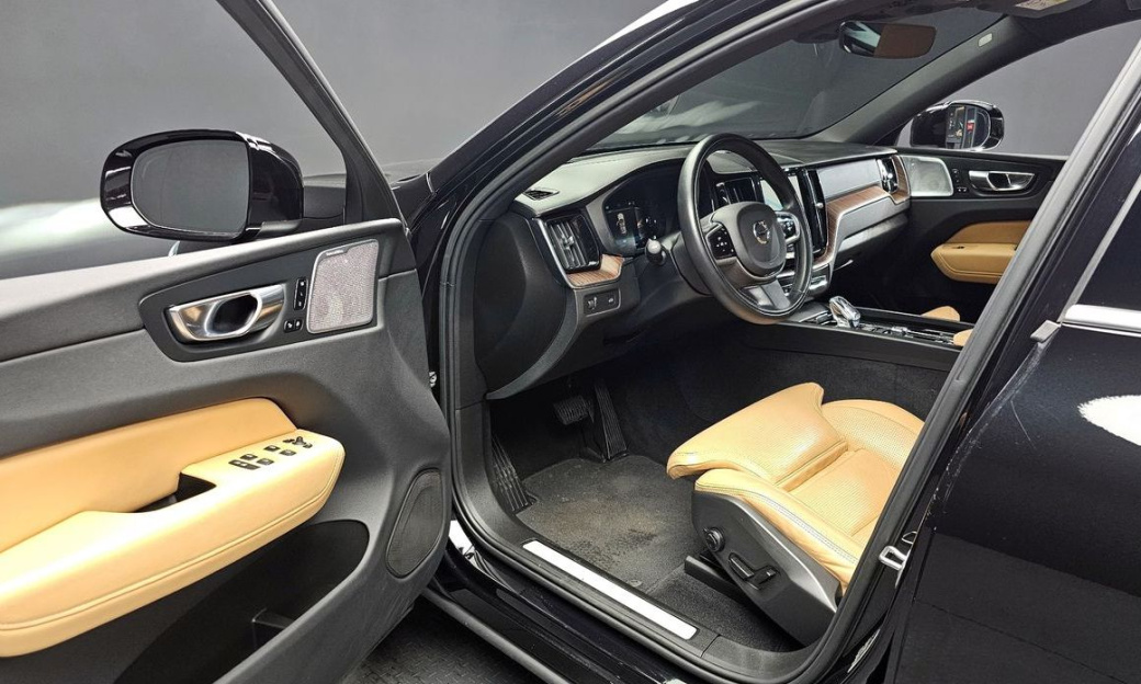 Volvo XC60 B5 Inscription, 2022