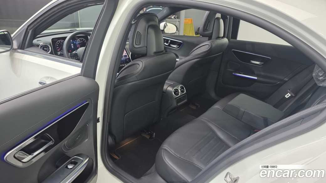 Mercedes-Benz C-Class C200 AMG Line, 2025