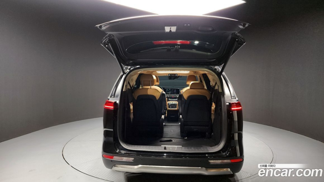 Kia Carnival 9-Seater Signature, 2023