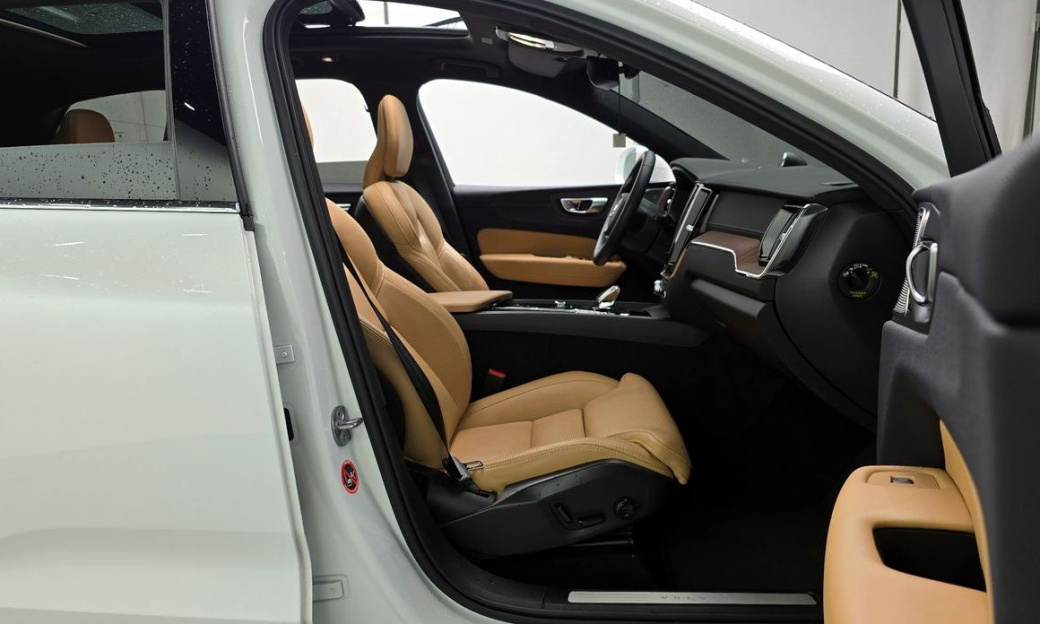 Volvo XC60 B6 Ultimate Bright, 2024