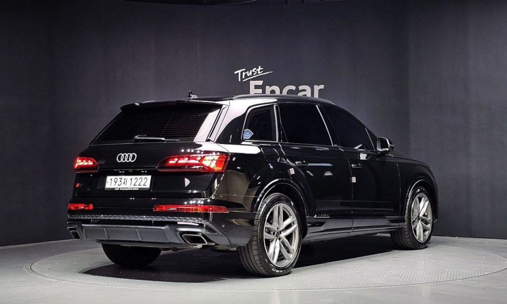 Audi Q7 55 TFSI Quattro Premium, 2025