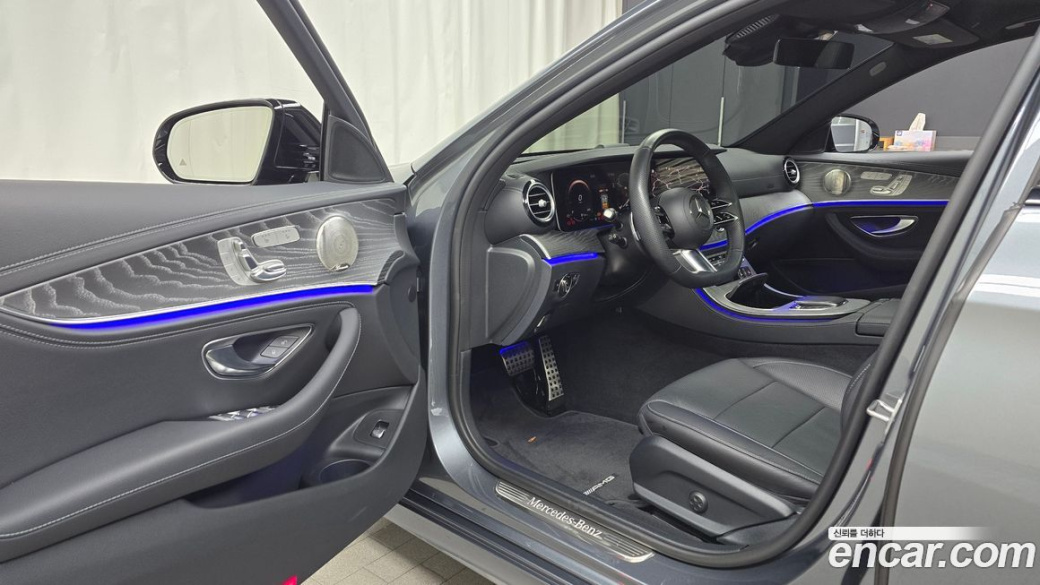 Mercedes-Benz E-Class E350 4MATIC AMG Line, 2023