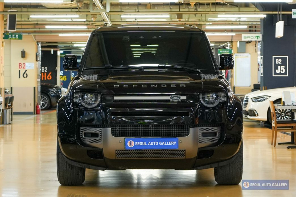 Land Rover Defender 110 P300 X-Dynamic SE, 2024