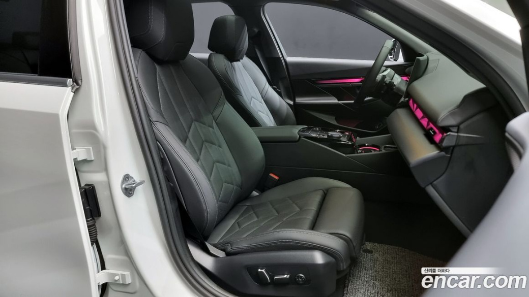 BMW 5-Series 520i, 2025