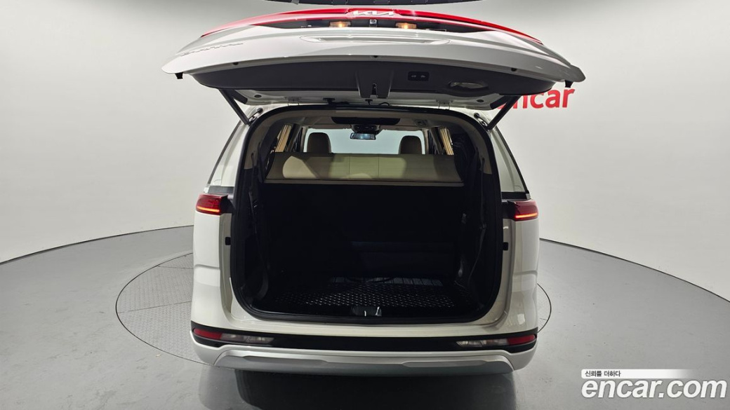 Kia Carnival 9-Seater Hi-Limousine, 2023
