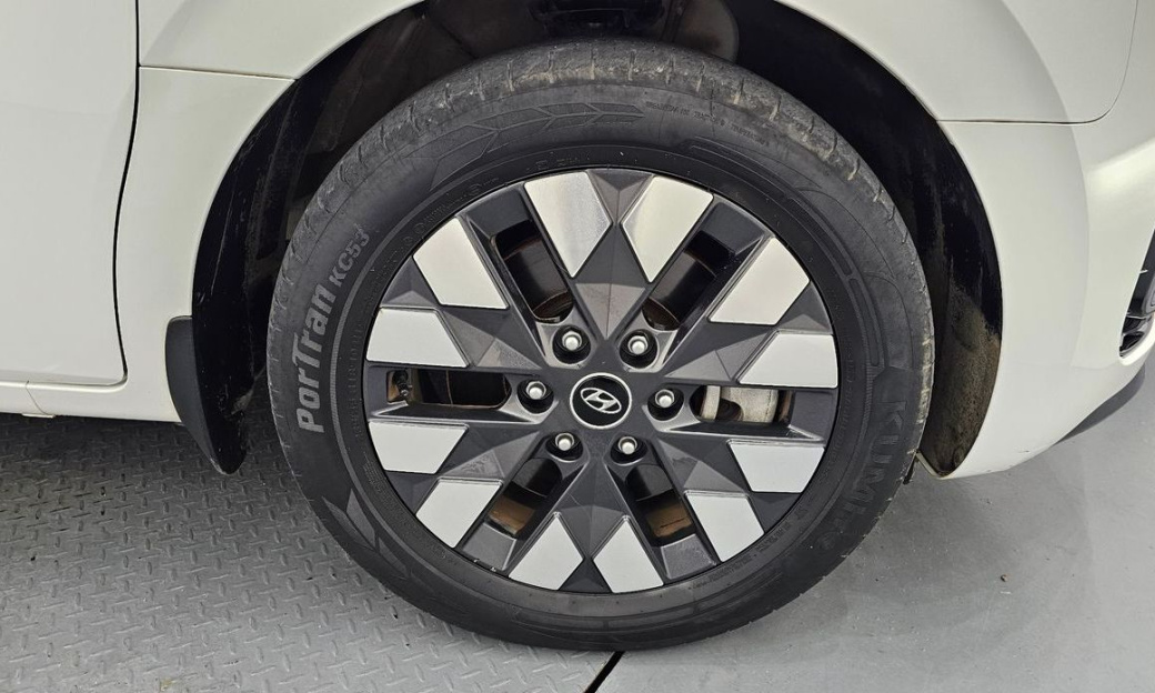 Hyundai Staria Lounge 9-Seater, 2022