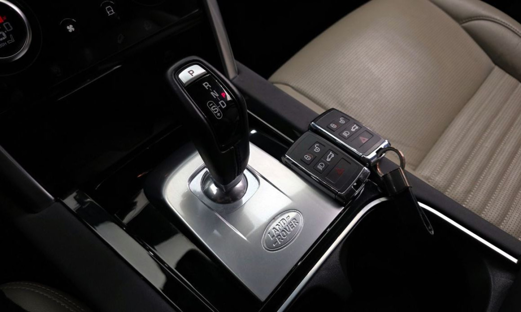 Land Rover Discovery Sport P250 SE, 2022