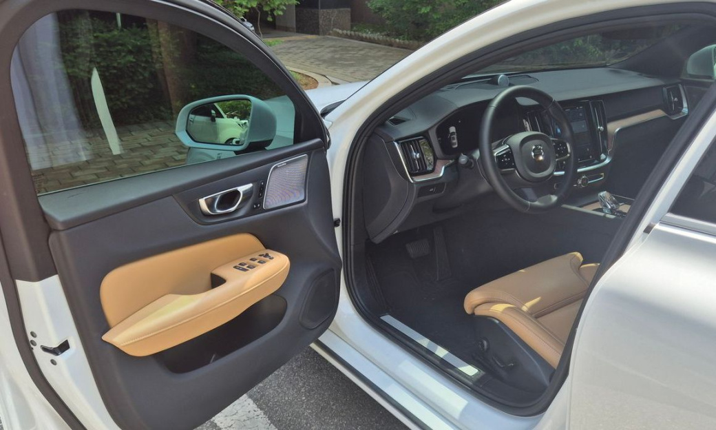 Volvo S60 B5 Ultimate Bright, 2024