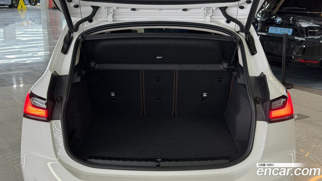 BMW 2-Series 220i Luxury, 2024