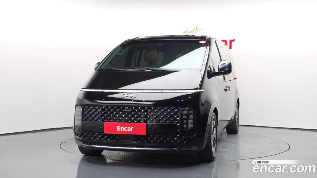 Hyundai Staria 4WD Lounge 7-Seater, 2023