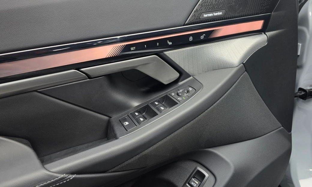 BMW 5-Series 520i M Sport, 2025