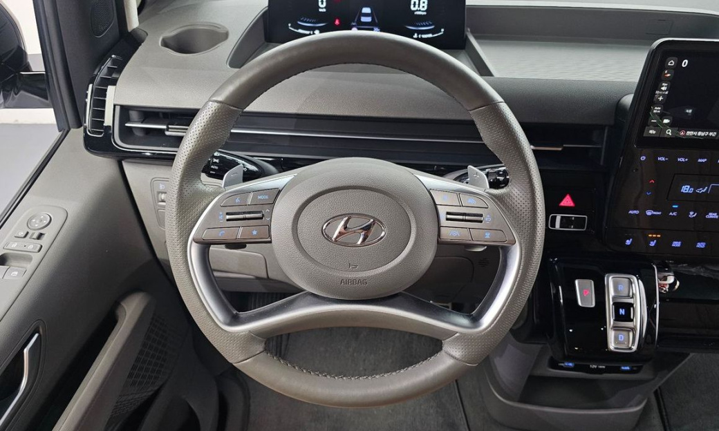Hyundai Staria 2WD Camping Car, 2024