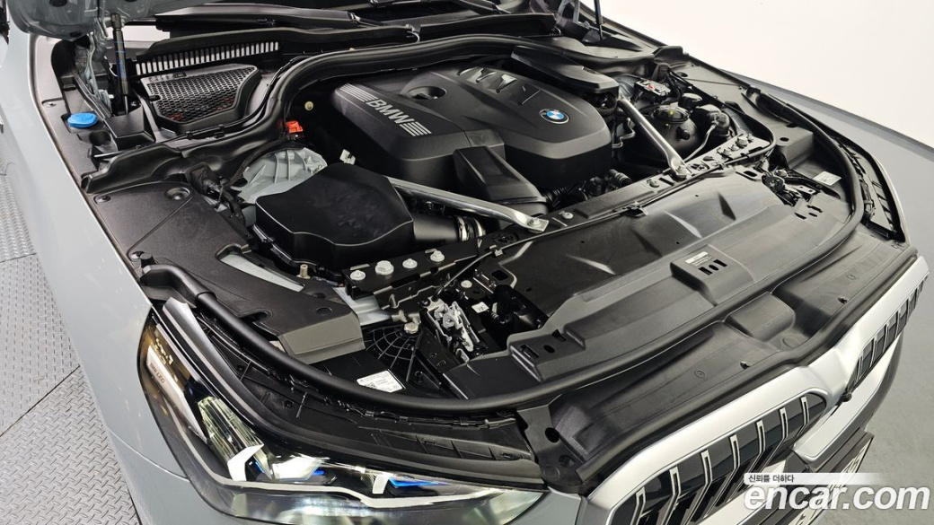 BMW 5-Series 520i M Sport, 2025
