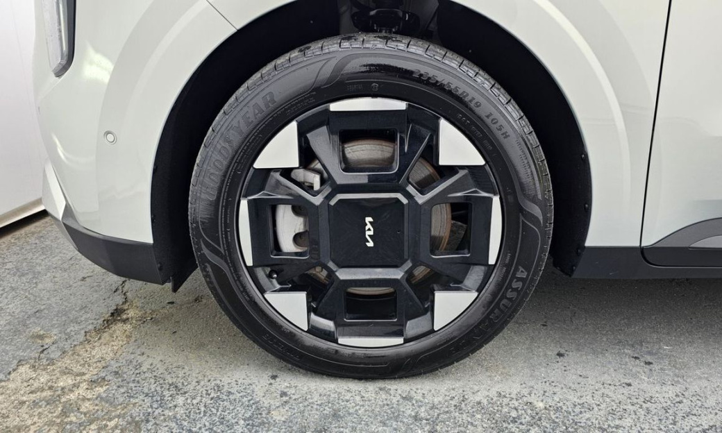 Kia Carnival 9-Seater Prestige, 2025