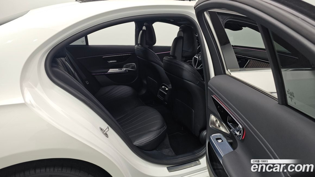 Mercedes-Benz E-Class E300 4MATIC Exclusive, 2024