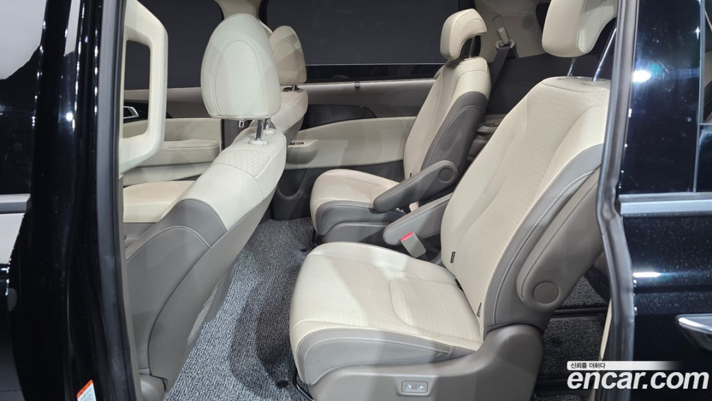 Kia Carnival 9-Seater Gravity, 2024