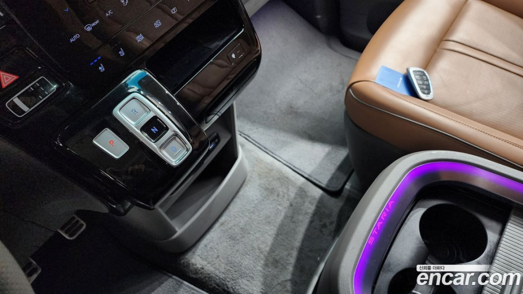 Hyundai Staria 4WD Lounge 7-Seater, 2023
