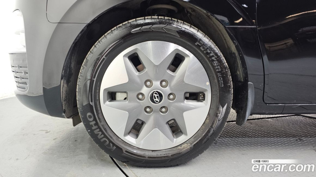 Hyundai Staria 4WD Tourer 9-Seater, 2025