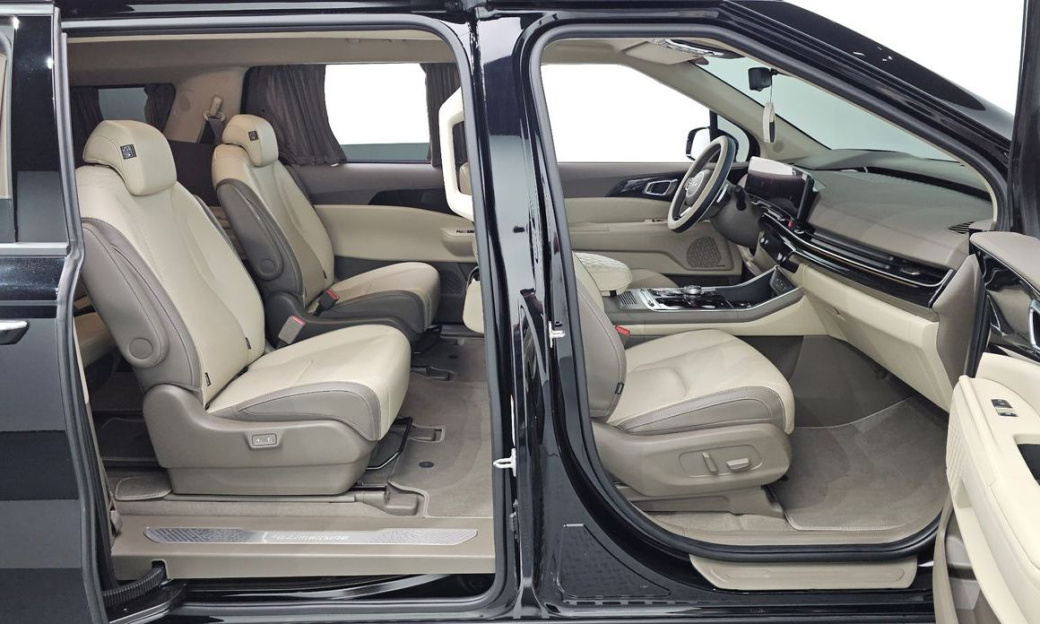 Kia Carnival 9-Seater Hi Limousine, 2024