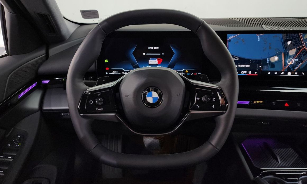 BMW 5-Series 520i, 2024