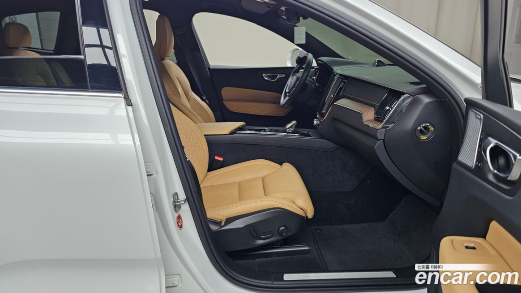 Volvo XC60 B5 Inscription, 2022