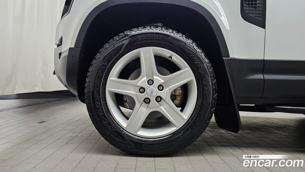 Land Rover Defender 90 D250 SE, 2023