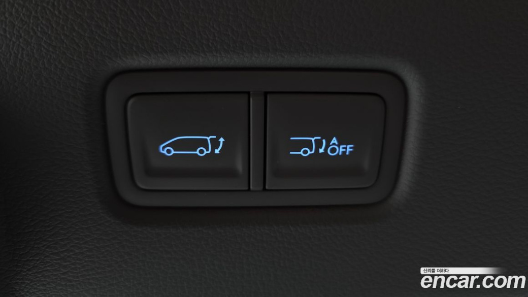 Hyundai Staria 4WD Lounge 9-Seater, 2025