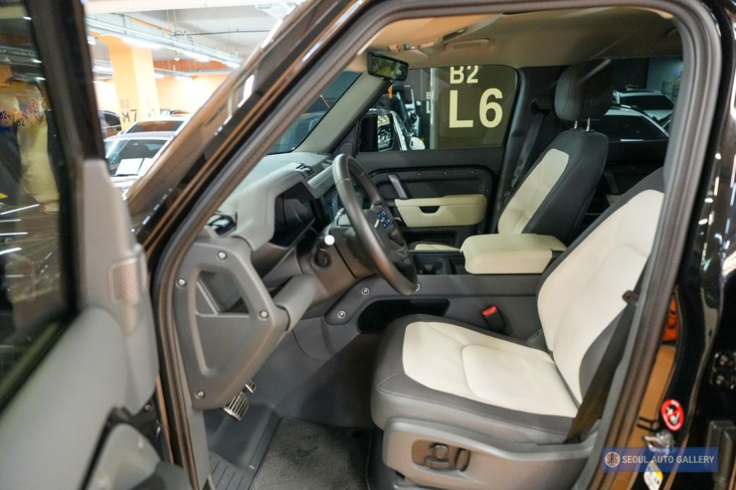 Land Rover Defender 110 P300 X-Dynamic SE, 2024