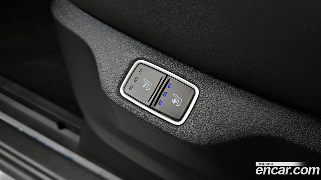 Hyundai Staria 4WD Lounge 9-Seater, 2025