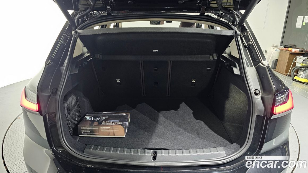 BMW 2-Series 220i Luxury, 2025