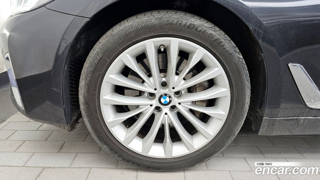 BMW 5-Series 530i Luxury, 2022