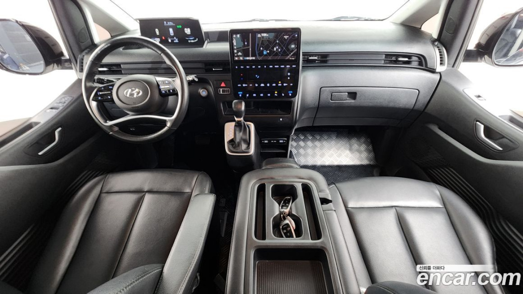 Hyundai Staria 4WD Tourer 9-Seater, 2023