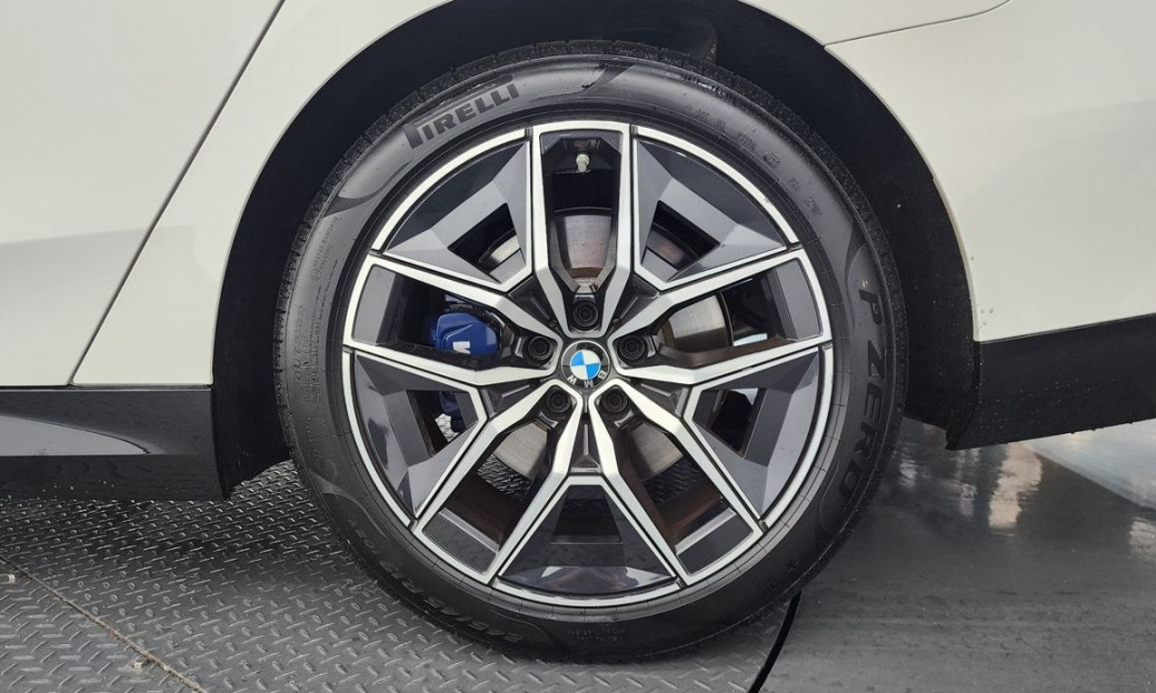 BMW 5-Series 520i M Sport, 2025