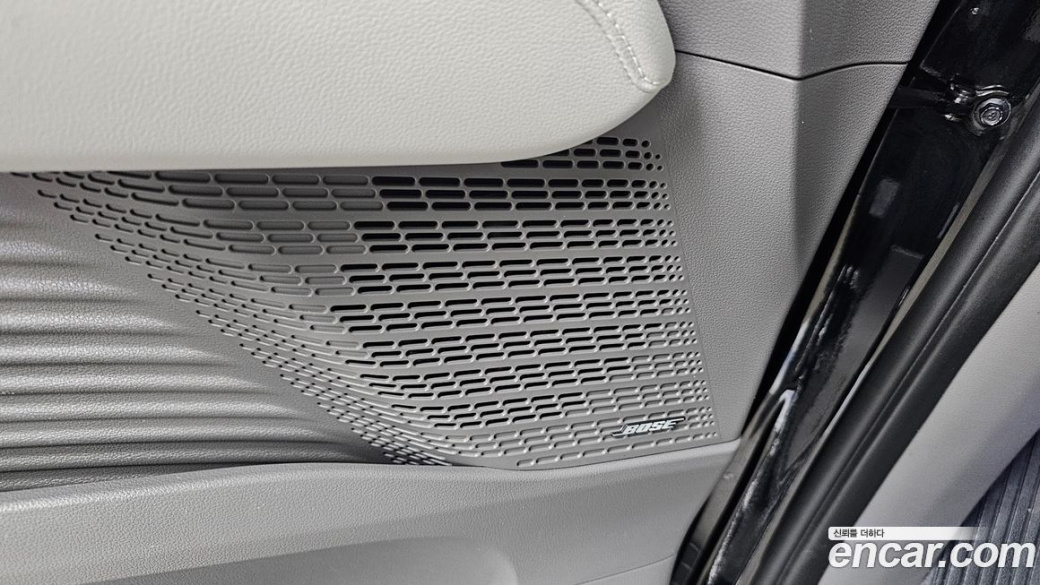 Hyundai Staria 4WD Lounge 7-Seater, 2022