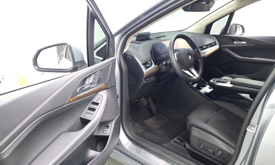 BMW 2-Series 218d Luxury, 2022