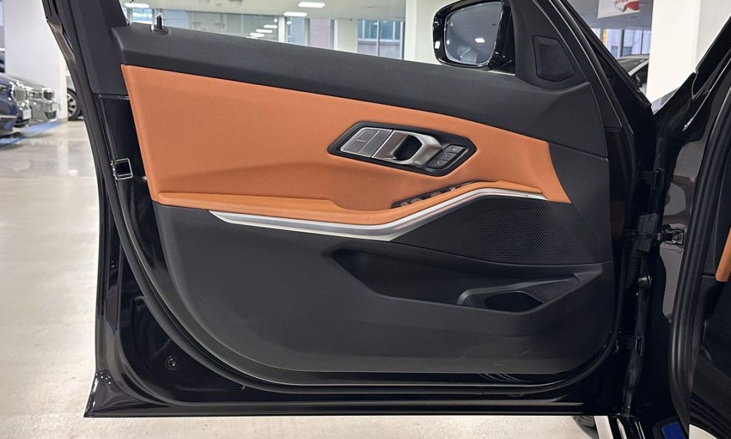 BMW 3-Series 320i, 2025
