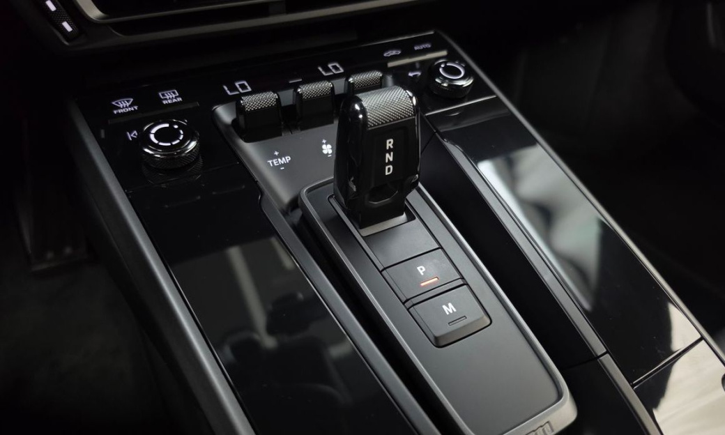 Porsche 911 Carrera, 2024