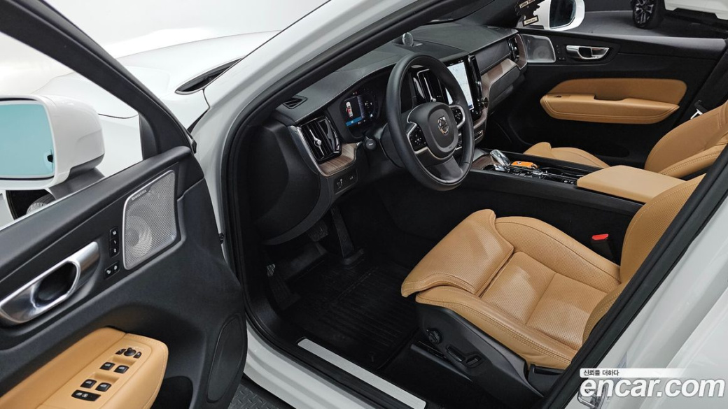 Volvo XC60 B6 Inscirtion, 2022