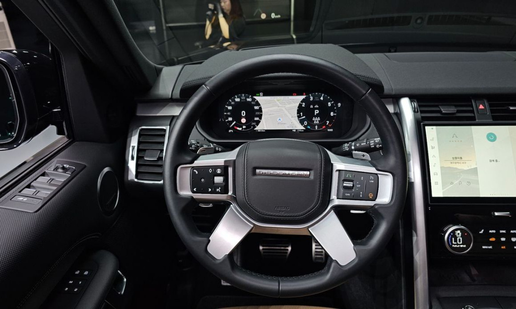 Land Rover Discovery P360 Dynamic HSE, 2024