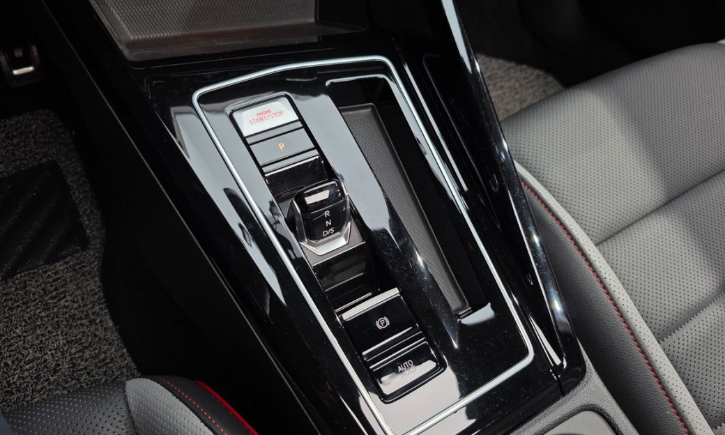 Volkswagen Golf 2.0 GTI, 2024