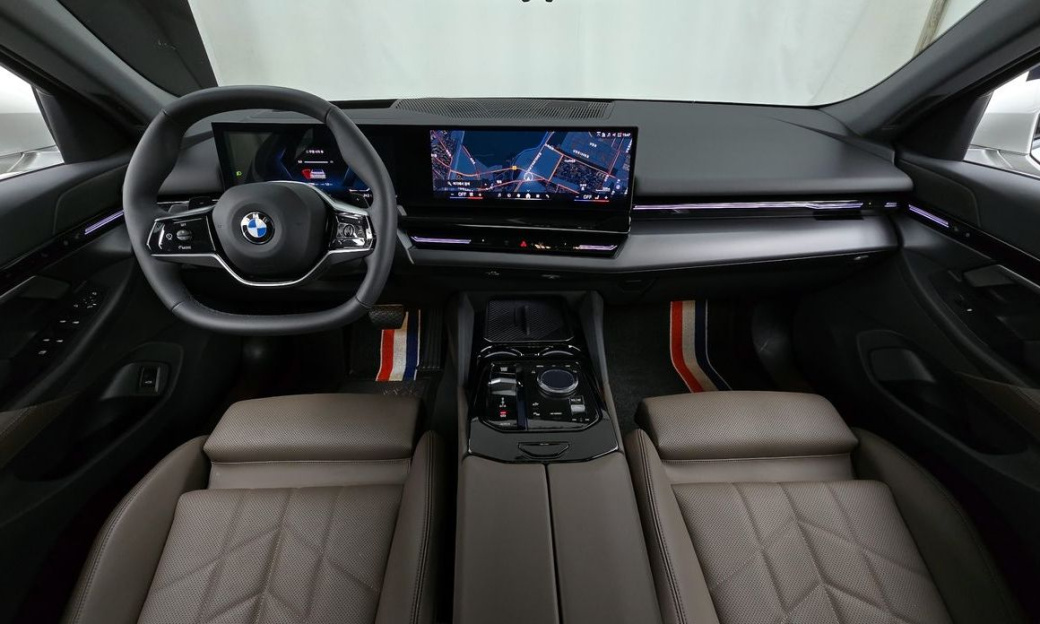 BMW 5-Series 520i, 2024