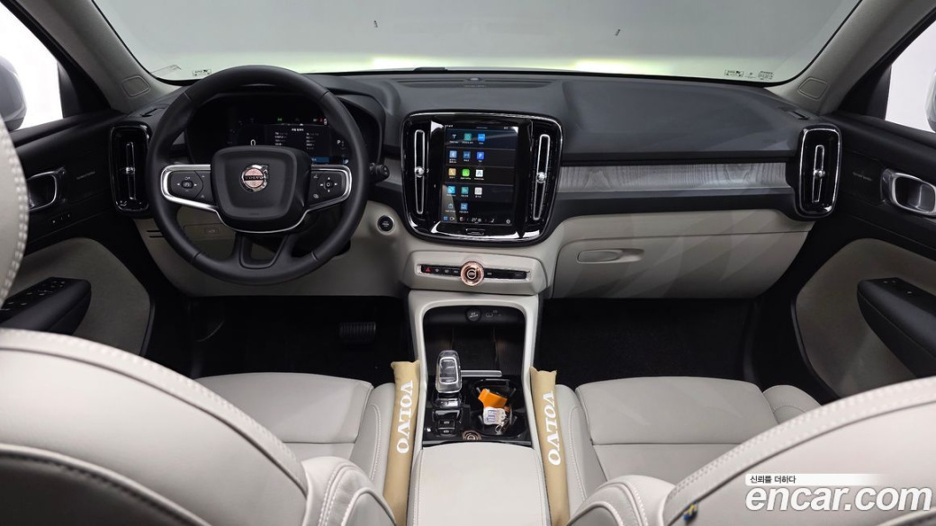 Volvo XC40 B4 Ultra Bright, 2025