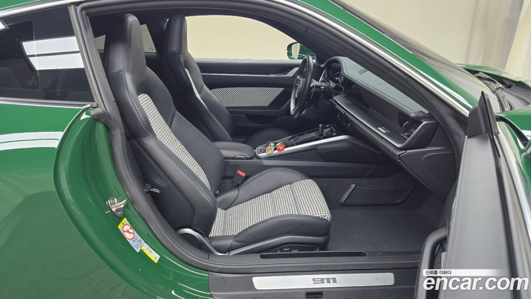 Porsche 911 Carrera 4S, 2024