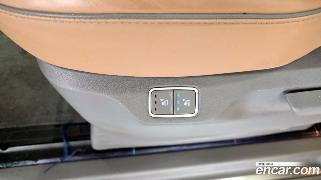Hyundai Staria 4WD Lounge 9-Seater, 2022