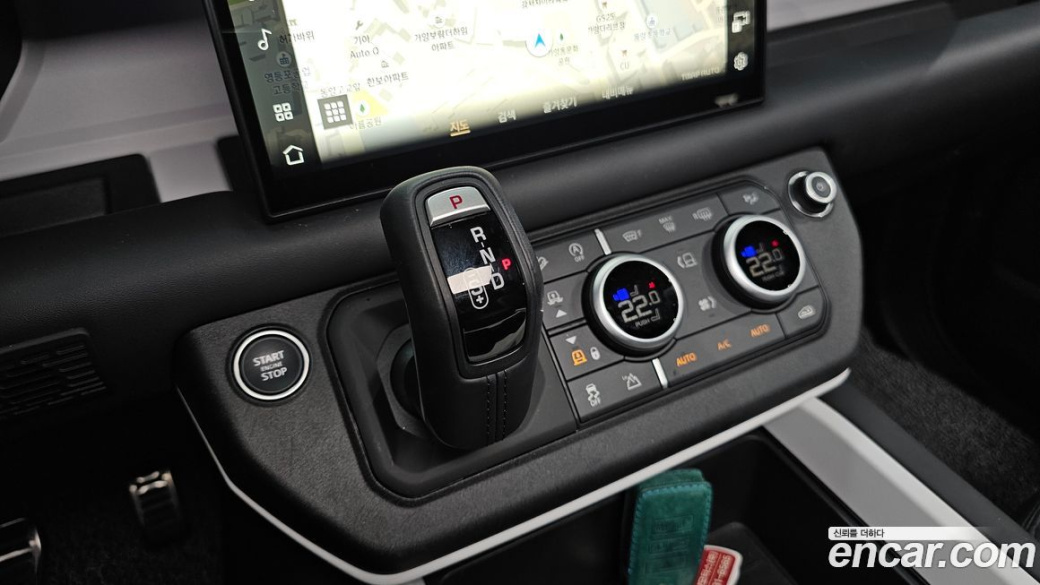Land Rover Defender 110 P300 X-Dynamic SE, 2025