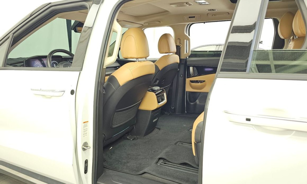 Kia Carnival 7-Seater Signature, 2023