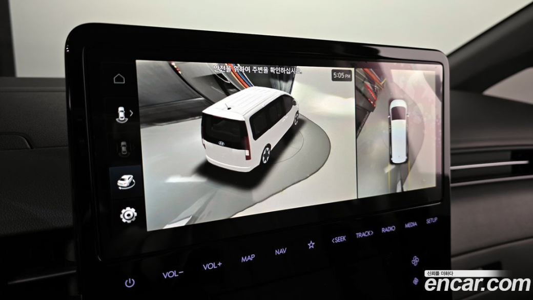 Hyundai Staria 4WD Lounge 9-Seater, 2025