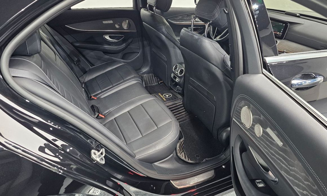 Mercedes-Benz E-Class E350 4MATIC Avantgarde, 2022