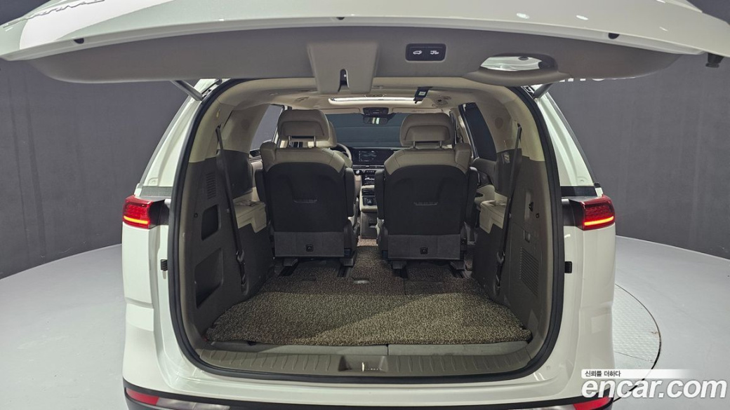 Kia Carnival 7-Seater Signature, 2023