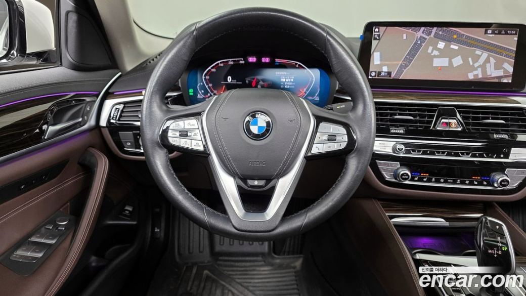BMW 5-Series 523d Luxury, 2022